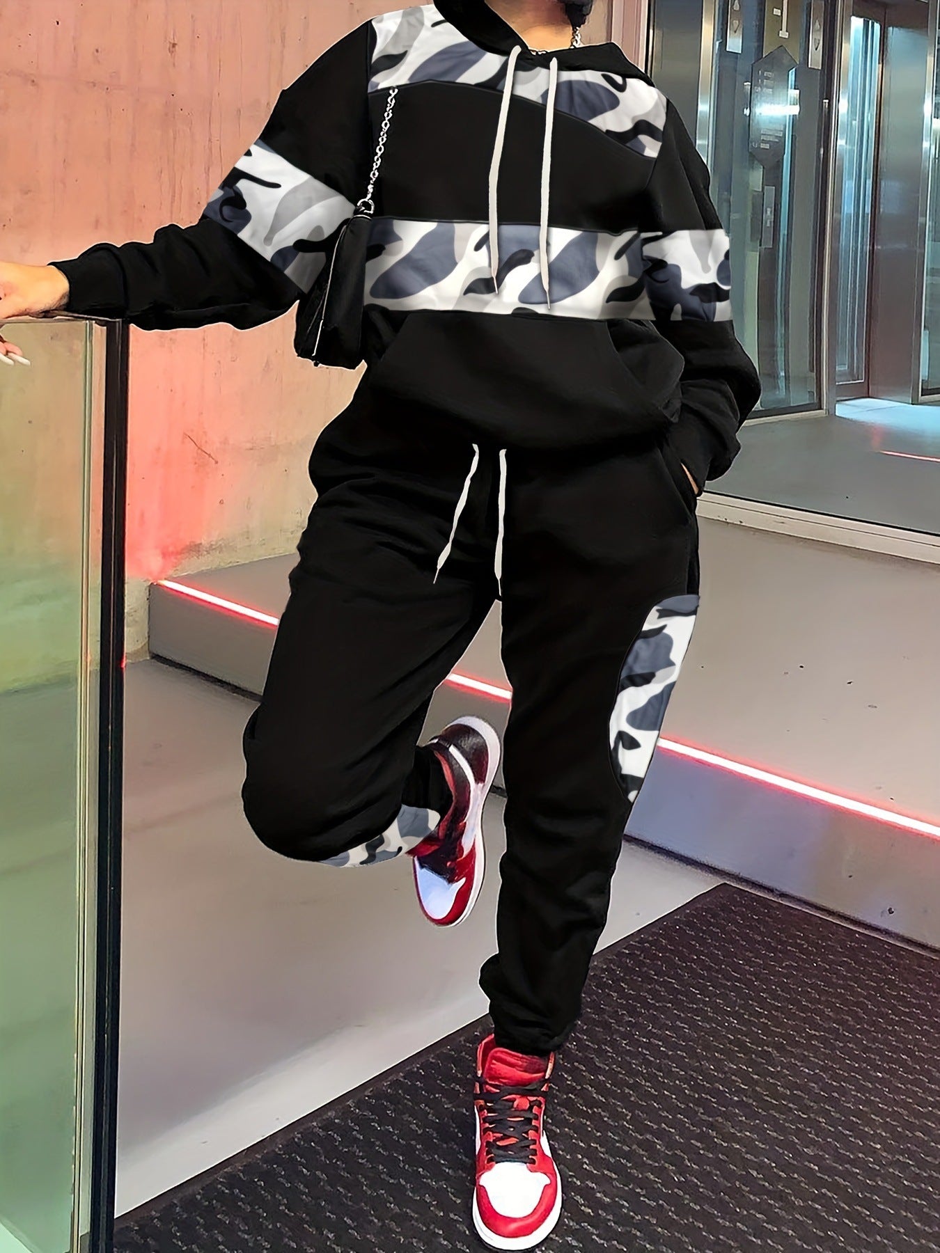 Bequemer Damen Jogginganzug mit modischem Camouflage-Print von berg-feldt