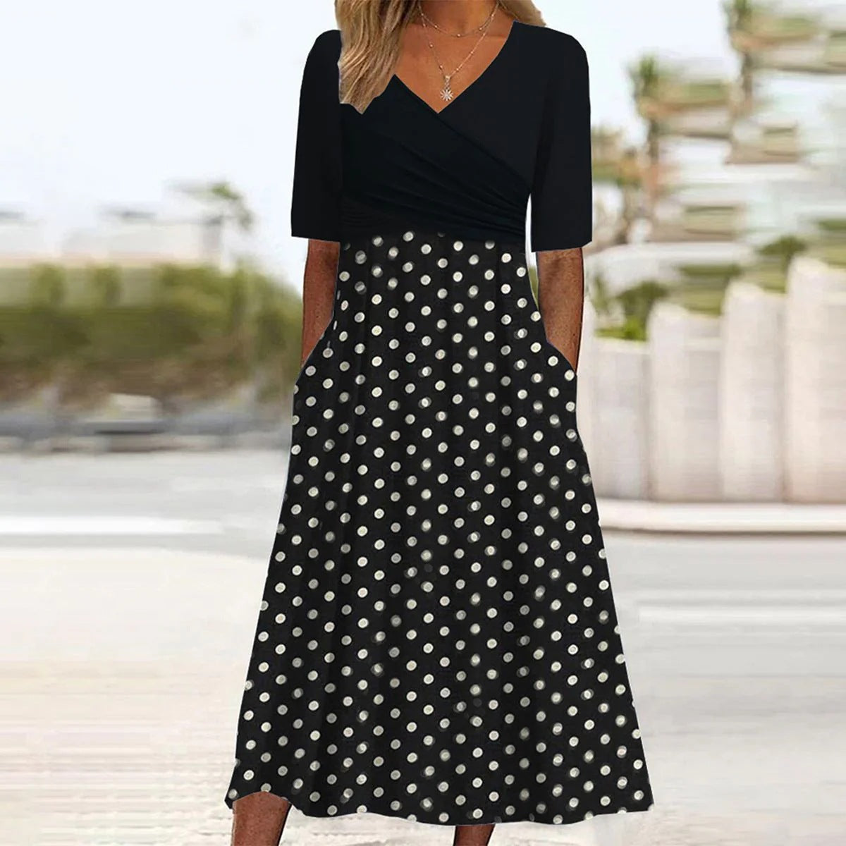 Robe mi-longue pour femmes de berg-feldt avec col en V, à pois et poches