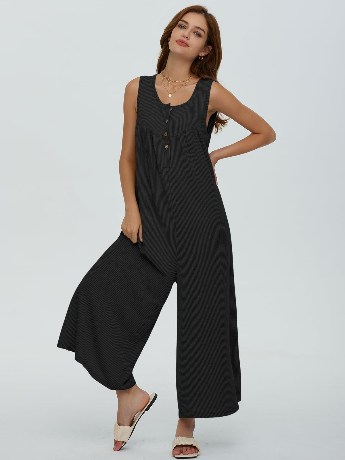 Elegantes, bequemes Damen-Jumpsuit mit Knöpfen und weiten Hosenbeinen von berg-feldt