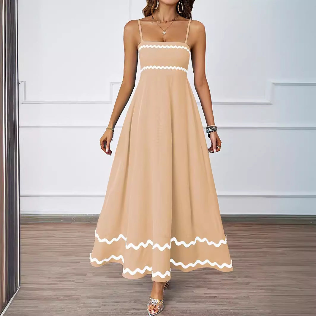 Robe longue pour femme avec encolure carrée chic et joli motif ondulé par berg-feldt