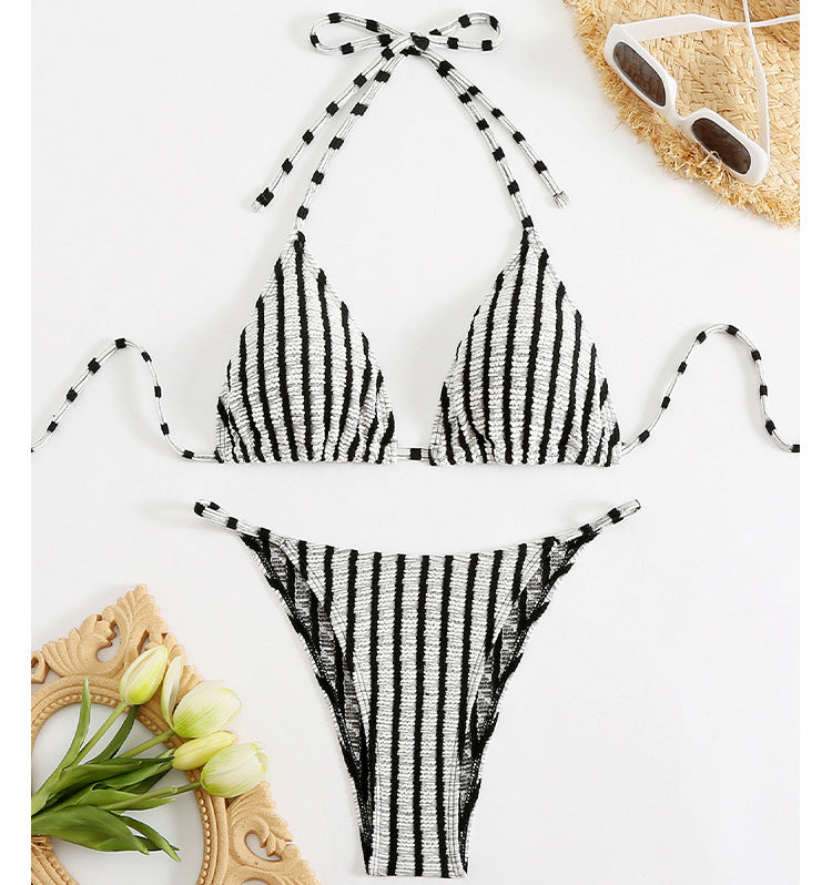 Bikini avec bonnets triangle, motif à rayures tendance et bretelles réglables de berg-feldt