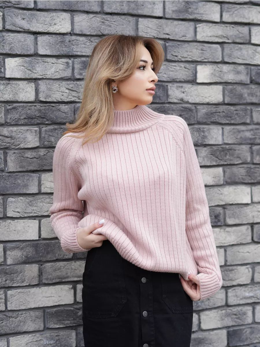 Weicher Damen-Strickpullover mit hohem Kragen und zarter Rippstruktur von berg-feldt