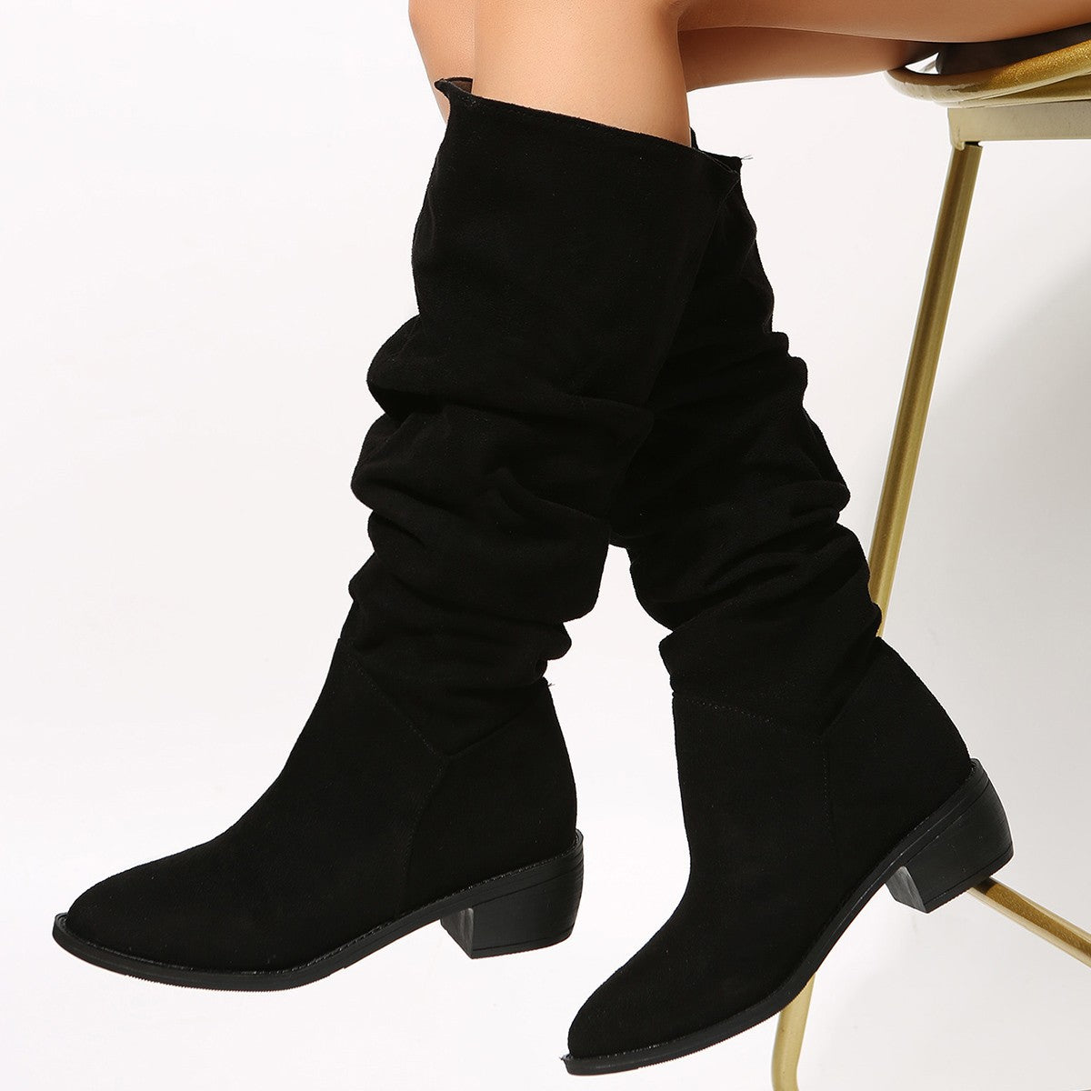 Elegante Damen-Stiefel mit bequemem Schlupfdesign und stilvollen Falten