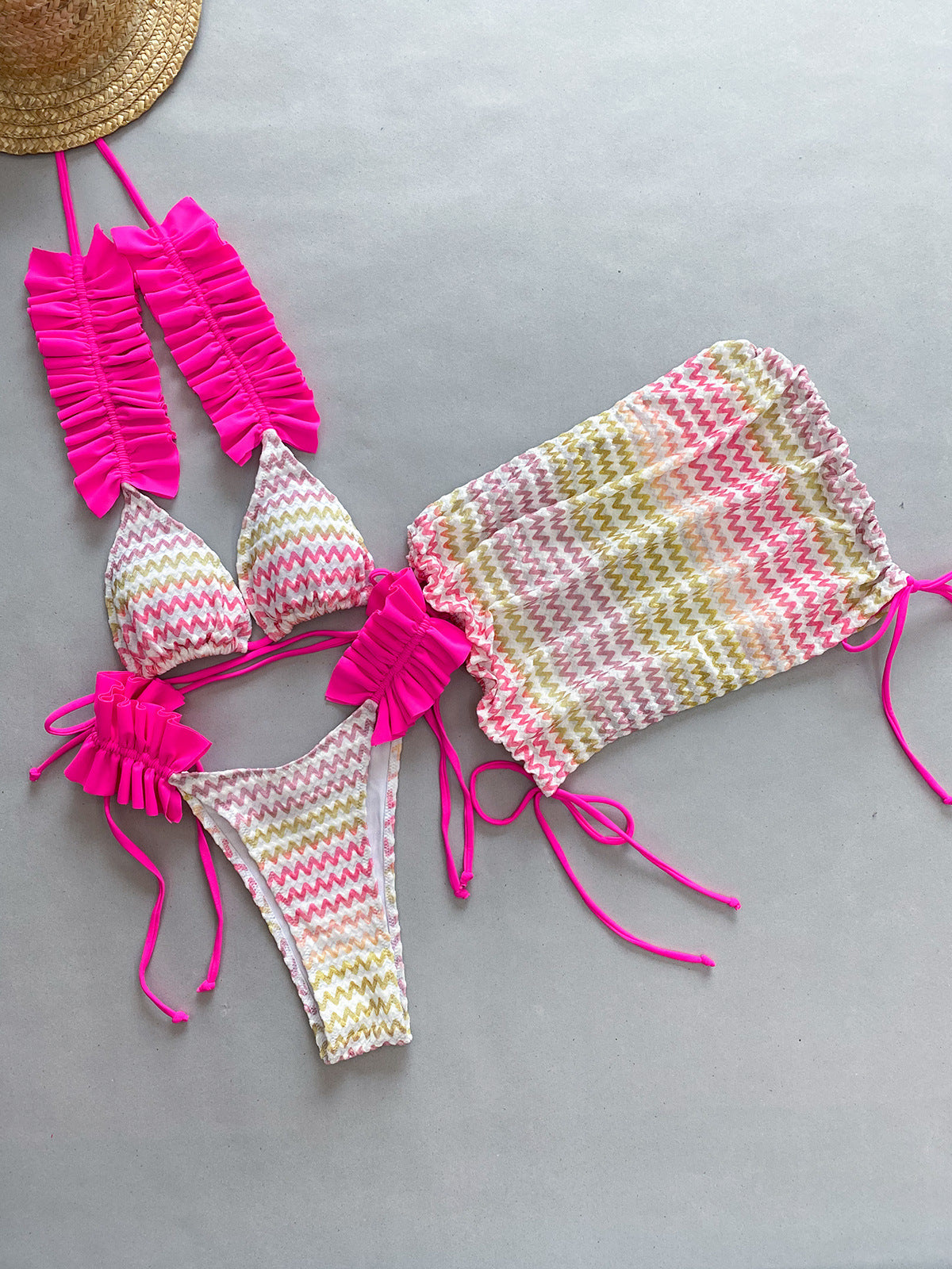 Ensemble de bikini pour femme avec volants opulents et motif ondulé ludique de berg-feldt