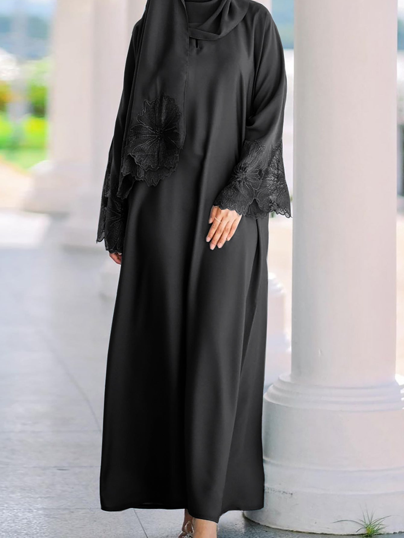 Damen Elegantes Maxikleid mit floraler Spitze Berg-Feldt