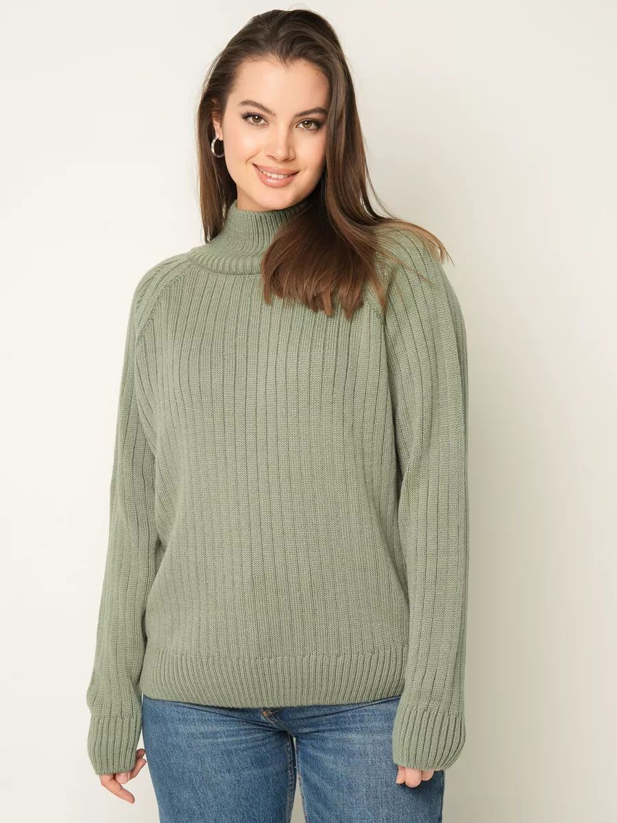 Weicher Damen-Strickpullover mit hohem Kragen und zarter Rippstruktur von berg-feldt