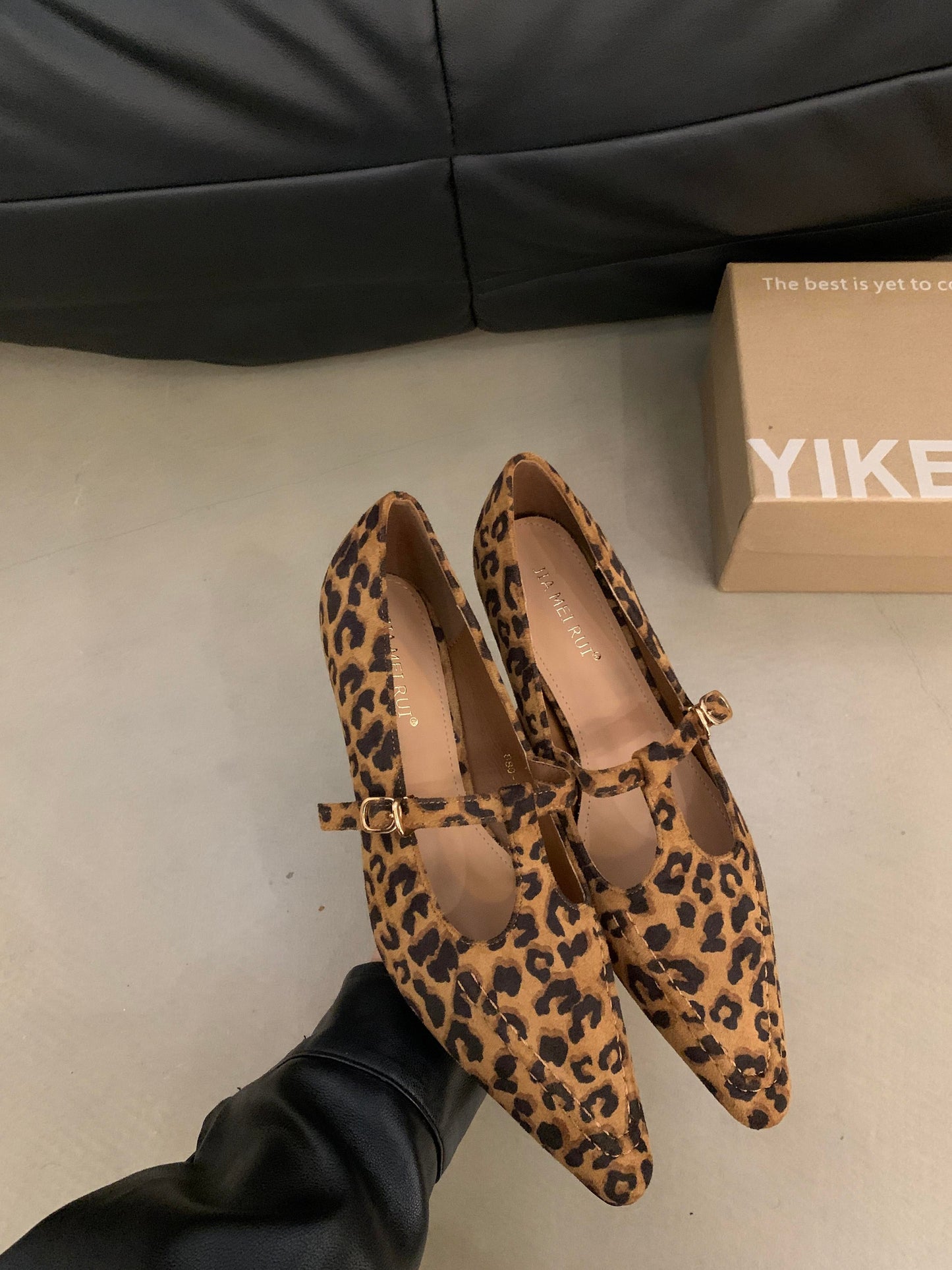 Schicke Damen Slingback Pumps mit Spitze und T-Riemen von berg-feldt