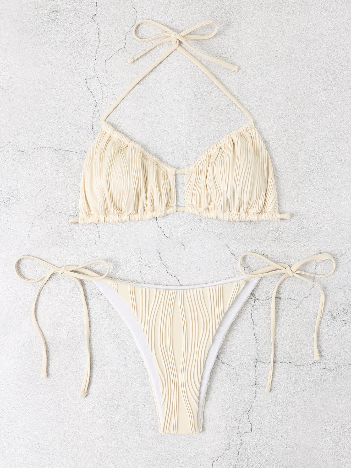 Ensemble de bikini pour femme avec volants élégants et bretelles réglables de berg-feldt