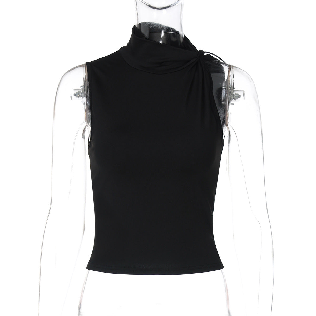 Elegantes Damen-Top mit hohem Kragen und verspieltem Knotendetail von berg-feldt