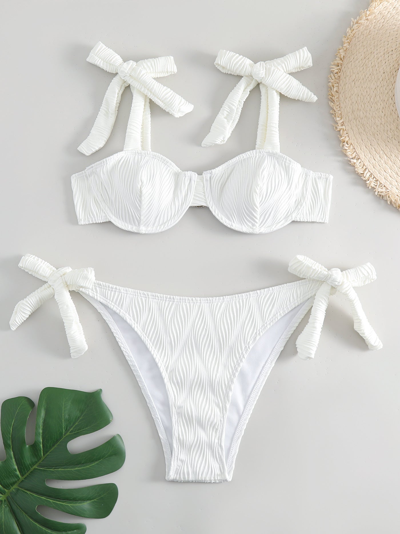 Haut de bikini raffiné pour femme avec nœud et motif vagues berg-feldt