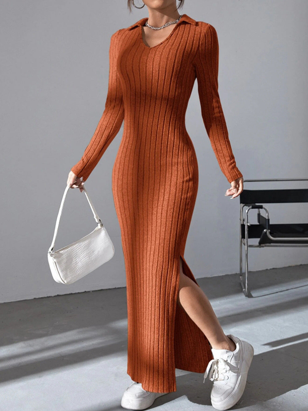 Robe longue pour femme avec encolure en V texturée et fentes latérales Berg-Feldt