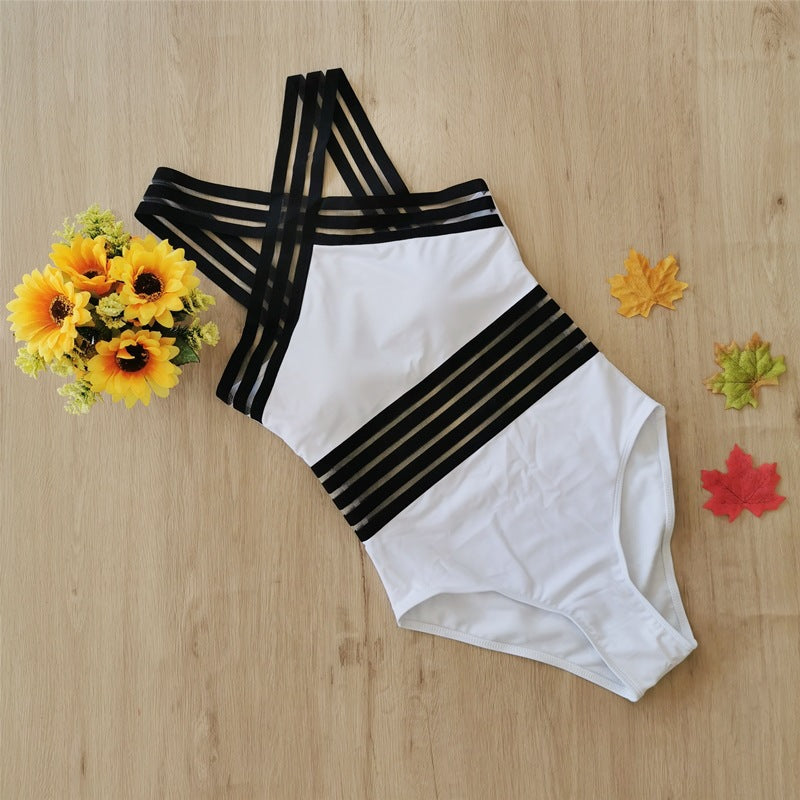 Élégant maillot de bain pour femme avec coupe originale et détails en mesh de berg-feldt