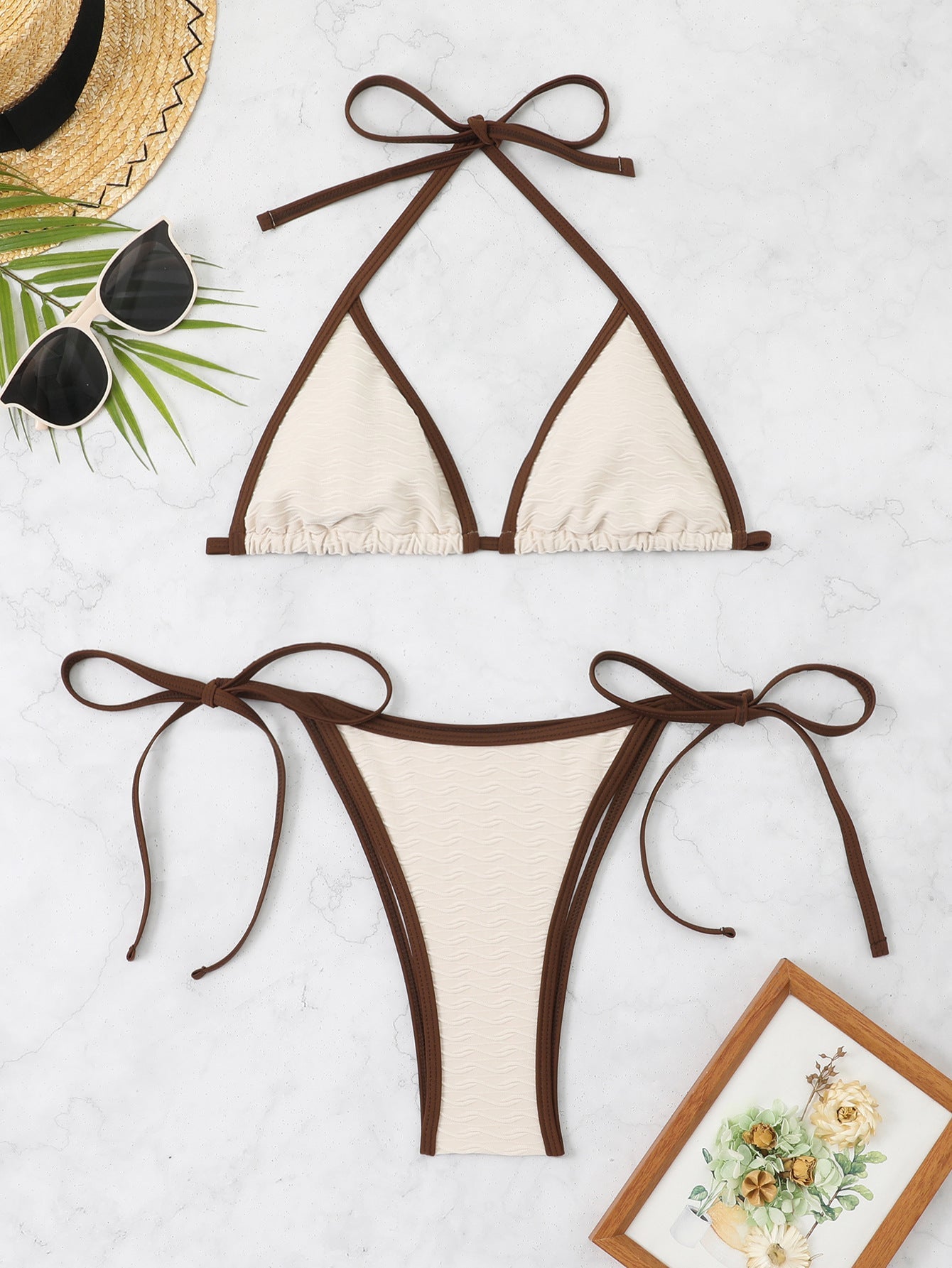 Haut de bikini triangle, culotte échancrée à nœuds Berg-Feldt pour femme