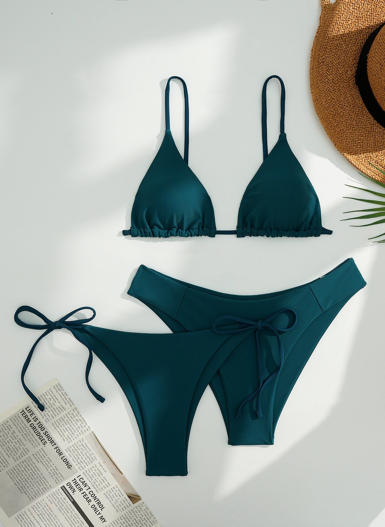 Haut de bikini berg-feldt espiègle pour femme avec attaches et décolleté plongeant