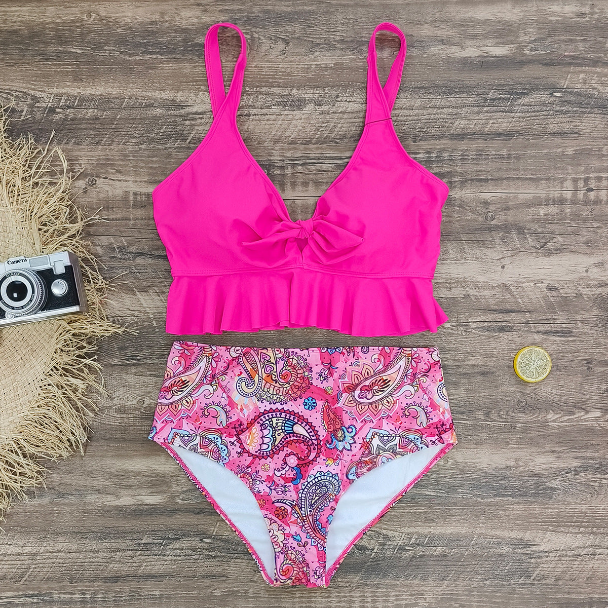 Ensemble de bikini pour femme : haut à volants opulent et bas échancré par berg-feldt