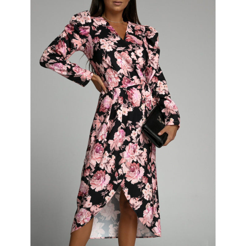 Elegantes Wickelkleid mit Blumenmuster und seitlichem Schlitz von berg-feldt