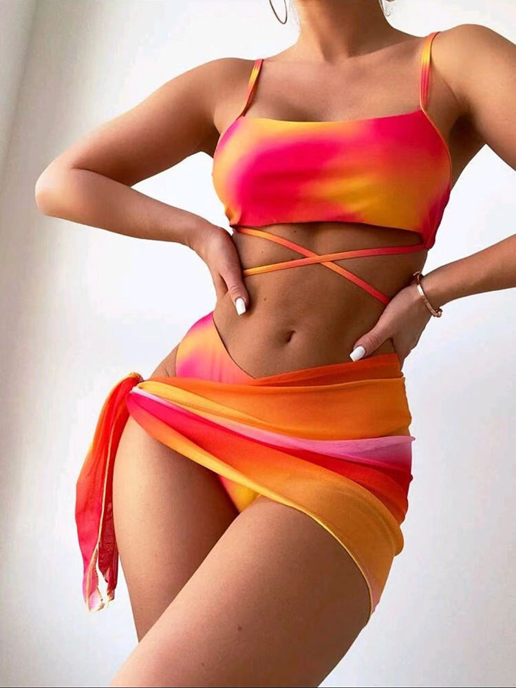 Ensemble bikini pour femme avec haut réglable et jupe asymétrique, par berg-feldt