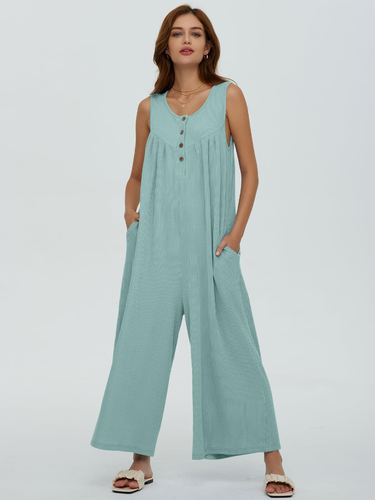 Elegantes, bequemes Damen-Jumpsuit mit Knöpfen und weiten Hosenbeinen von berg-feldt