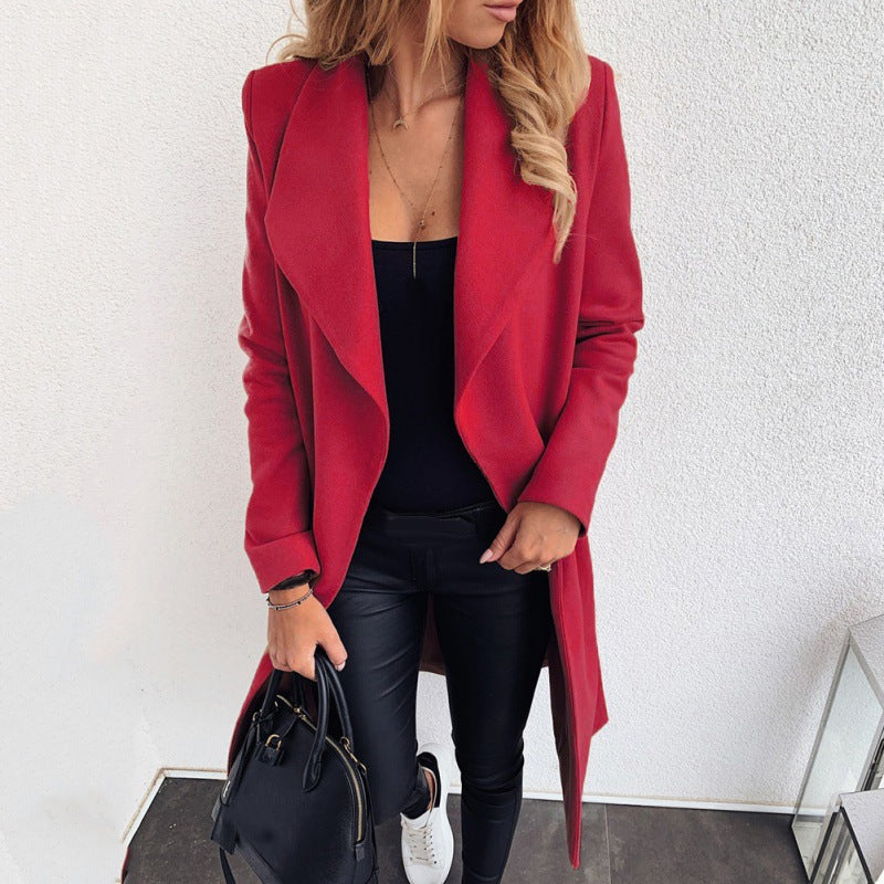Long blazer élégant pour femme, coupe décontractée et détails soignés, par berg-feldt