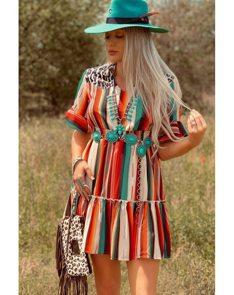 Kurzes Boho-Kleid für Damen mit farbenfrohem Streifenmuster und weiten Ärmeln von berg-feldt