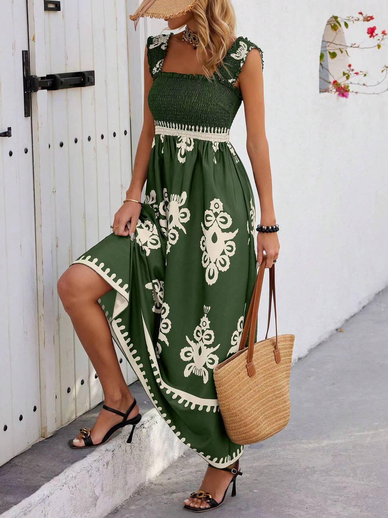 Langes Damenkleid mit floralem Ikatmuster und weitem Rock von berg-feldt