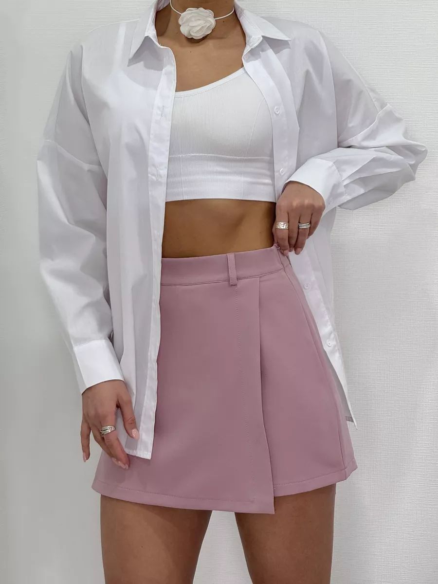 Figurbetontes Damen-Cropped-Top mit auffälligem Knoten-Design von berg-feldt
