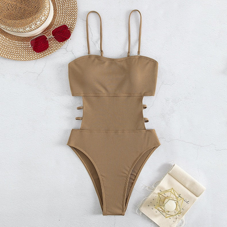 Maillot de bain une pièce élégant pour femme avec découpes et bretelles par berg-feldt
