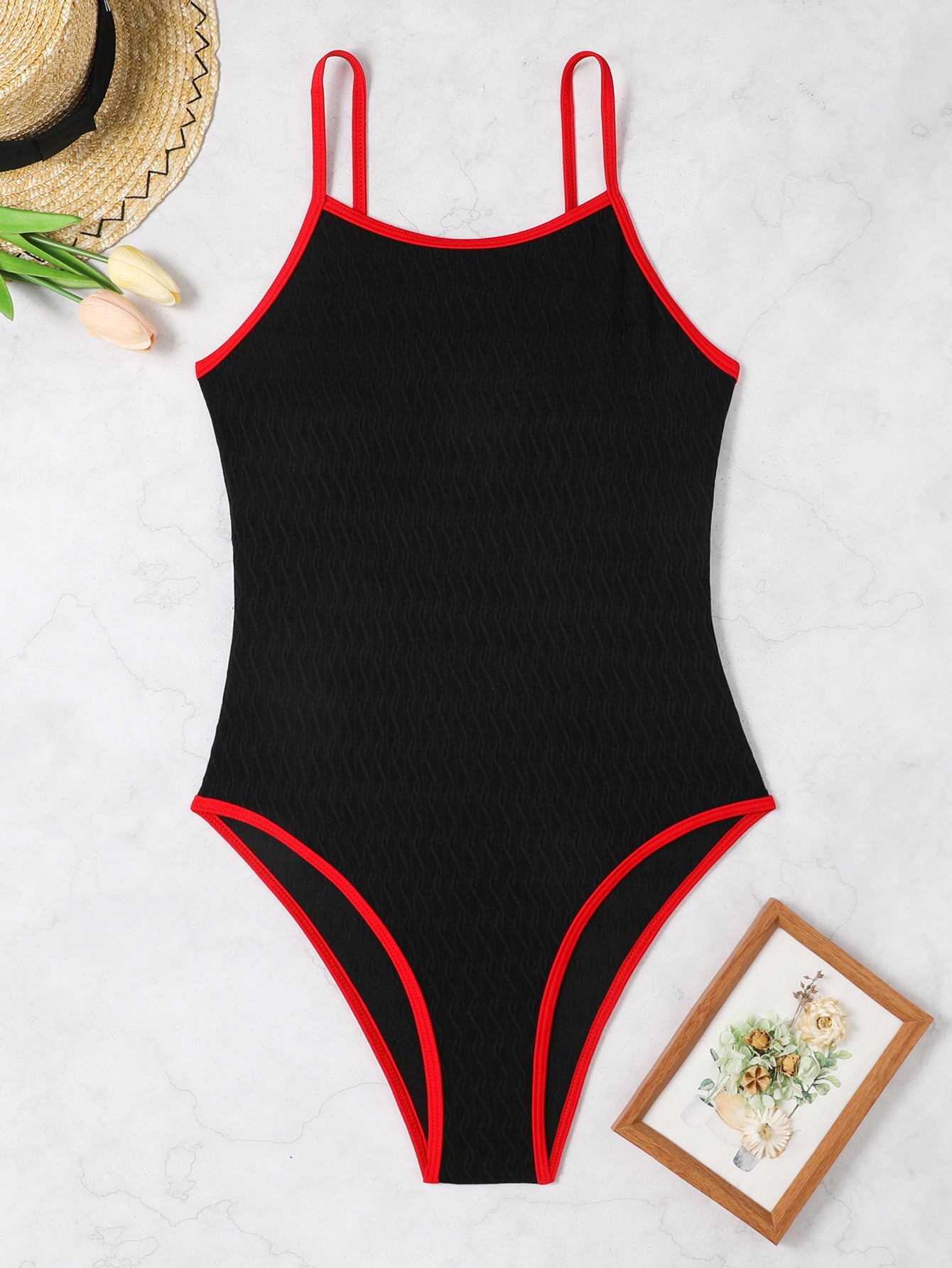 Maillot de bain sportif pour femme avec motif ondulé élégant de berg-feldt