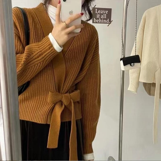 Damen Wickelstrickjacke mit weit geschnittenen Ärmeln und Taillengürtel Berg-Feldt