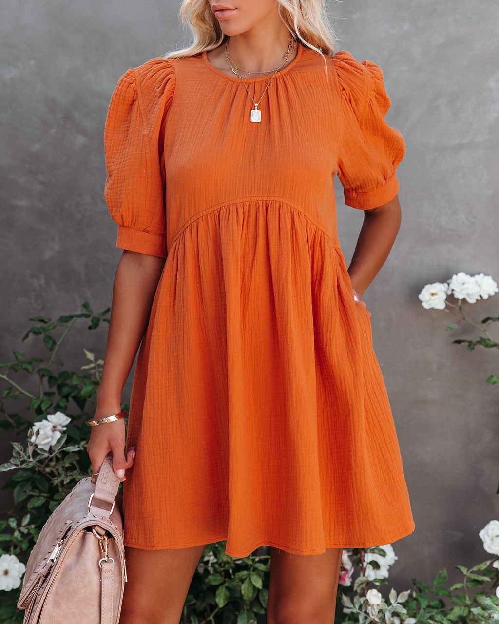Mini-robe courte à manches bouffantes de berg-feldt pour femme