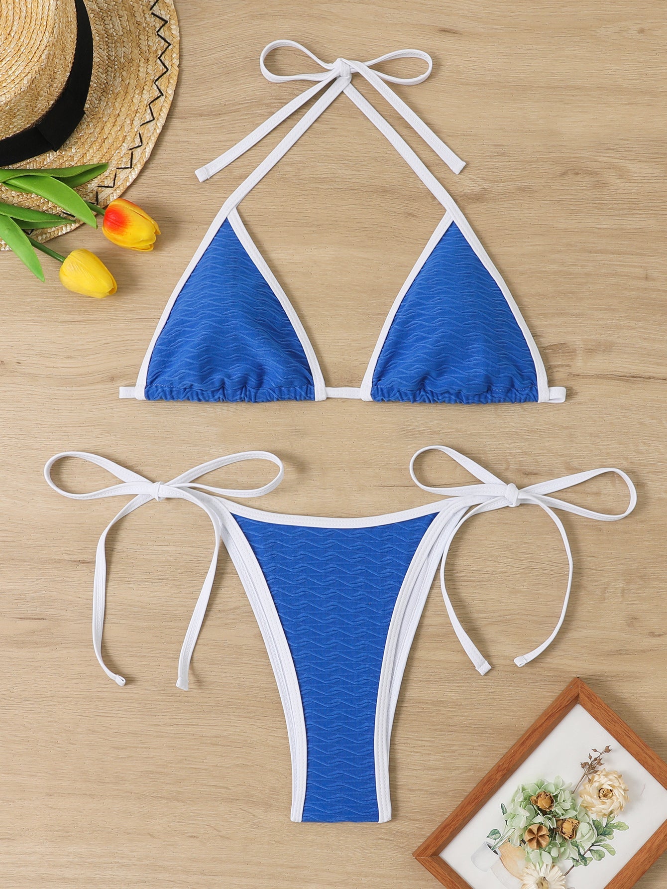 Haut de bikini triangle, culotte échancrée à nœuds Berg-Feldt pour femme