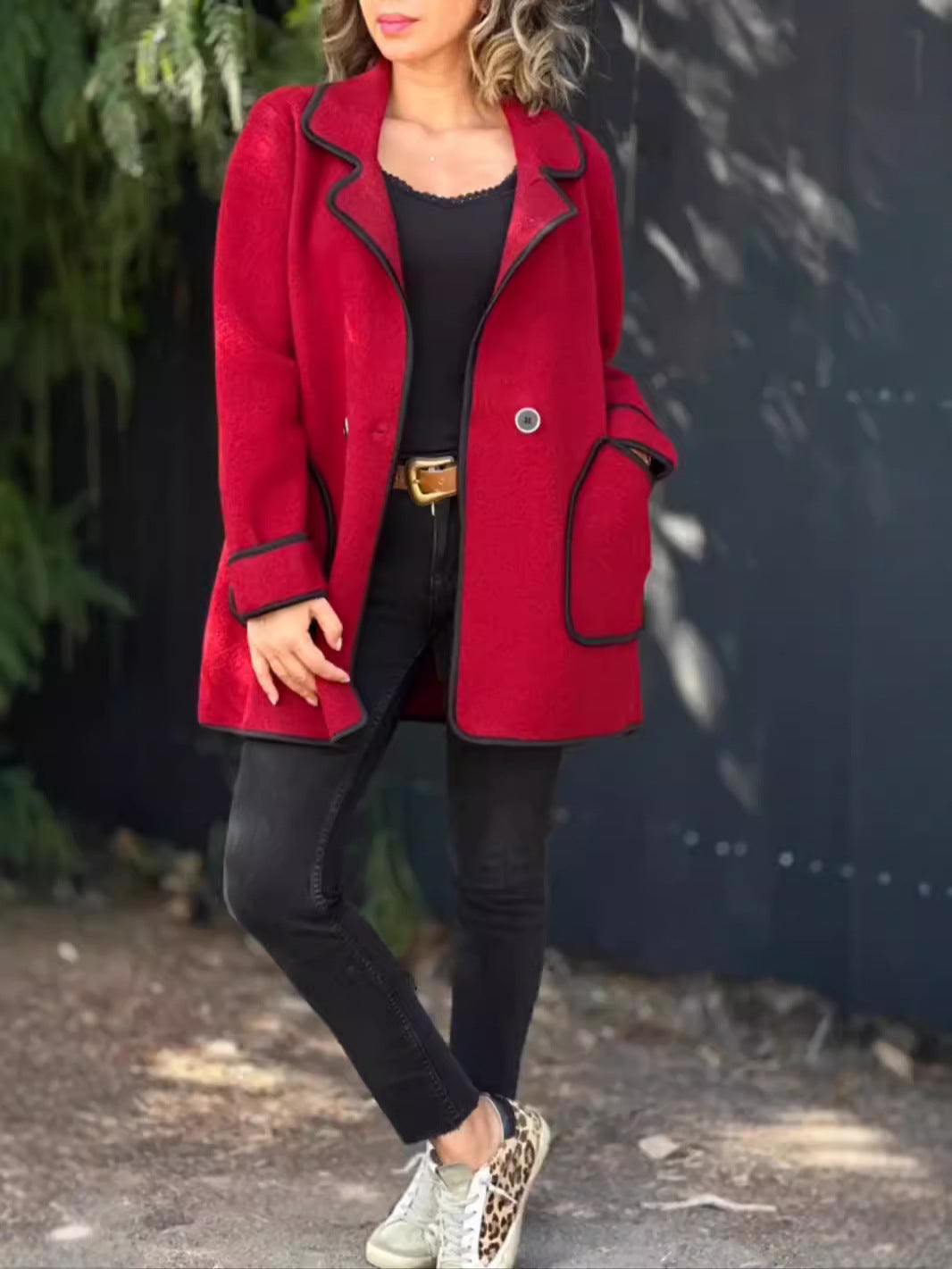 Veste blazer classique pour femme avec détails contrastés et poches par berg-feldt
