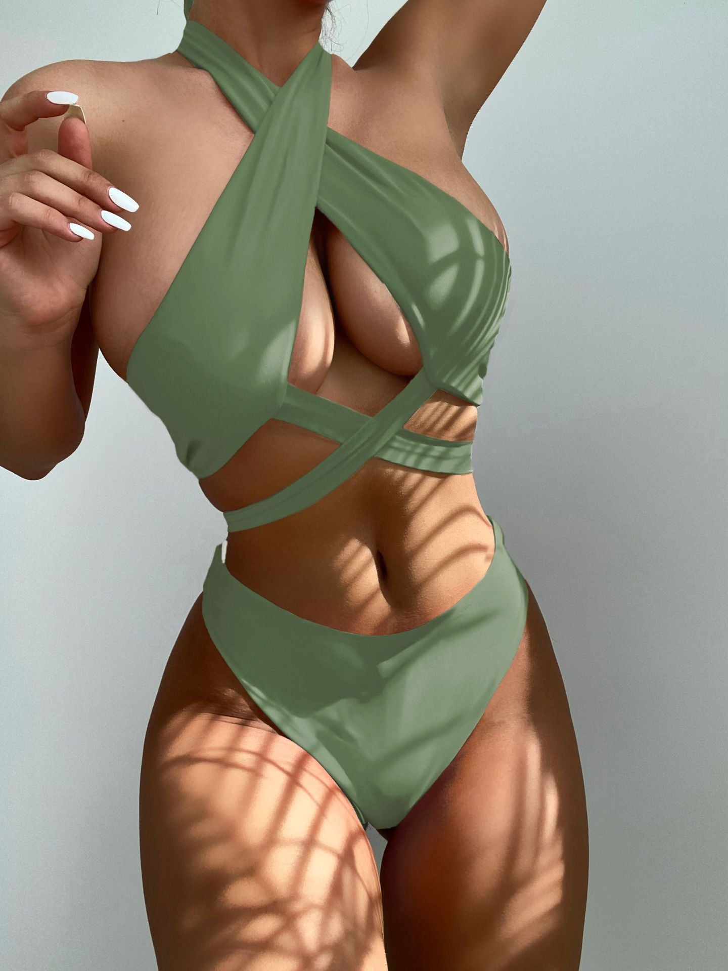 Maillot de bain deux pièces pour femme, de créateur, avec lanières croisées et échancrure haute, par berg-feldt