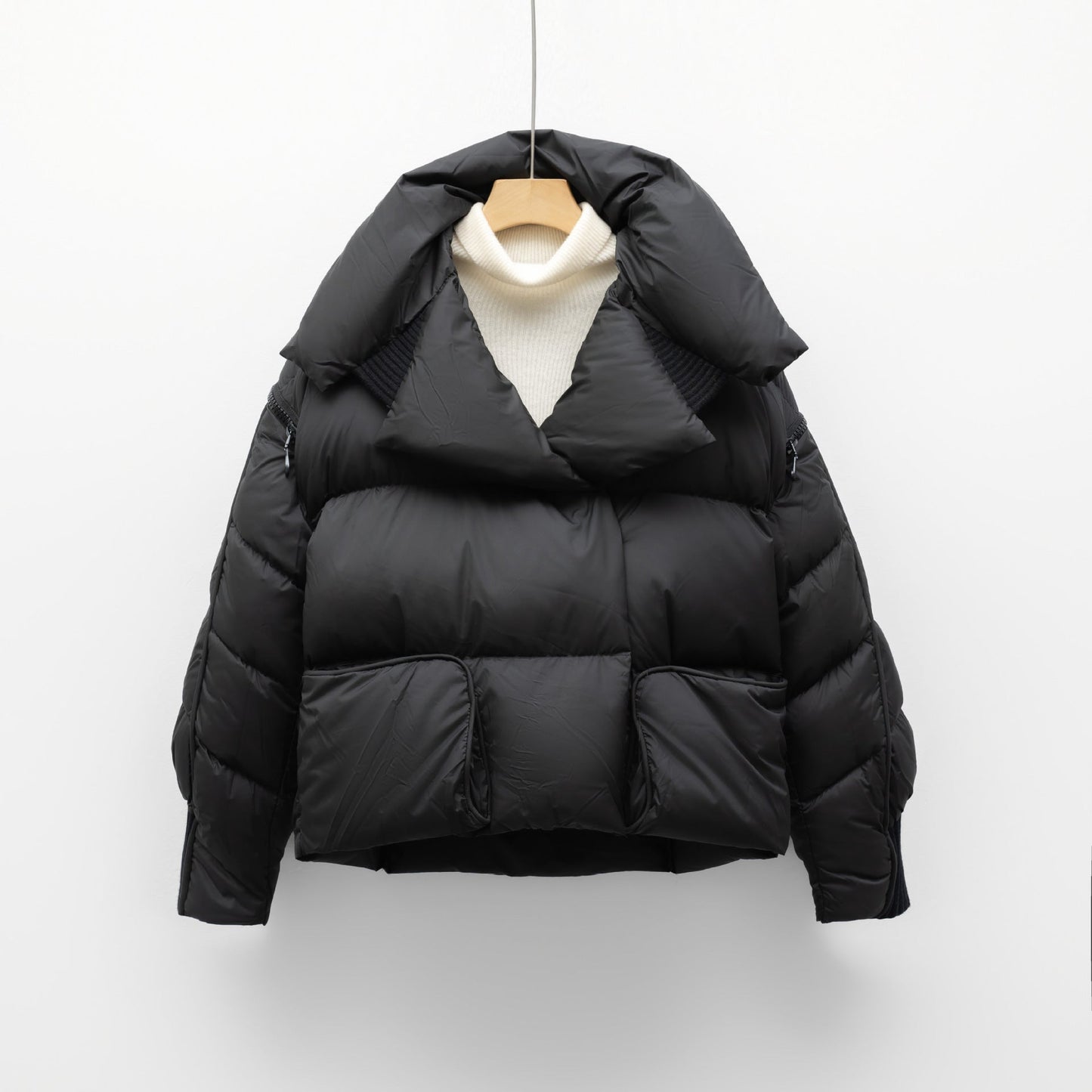 Damen Steppjacke im Cropped-Look mit hohem Kragen und praktischen Taschen Berg-Feldt