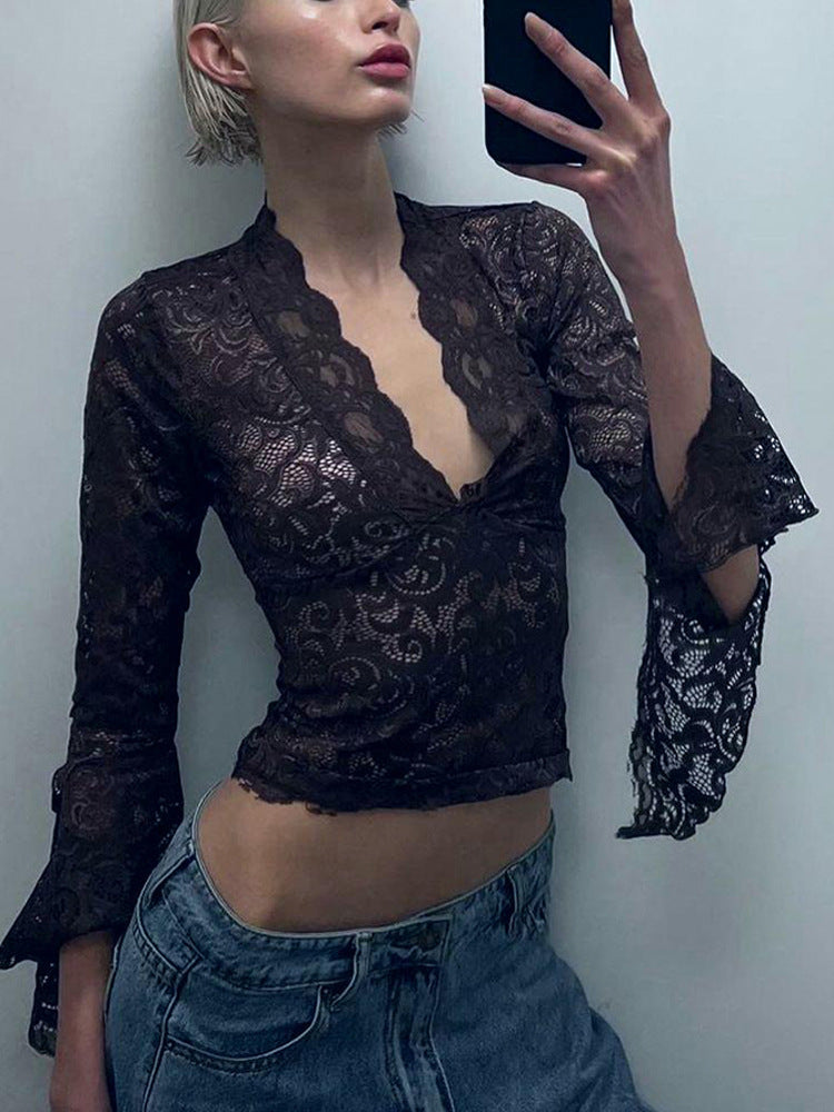 Blouse pour femmes à col en V profond et manches évasées de berg-feldt