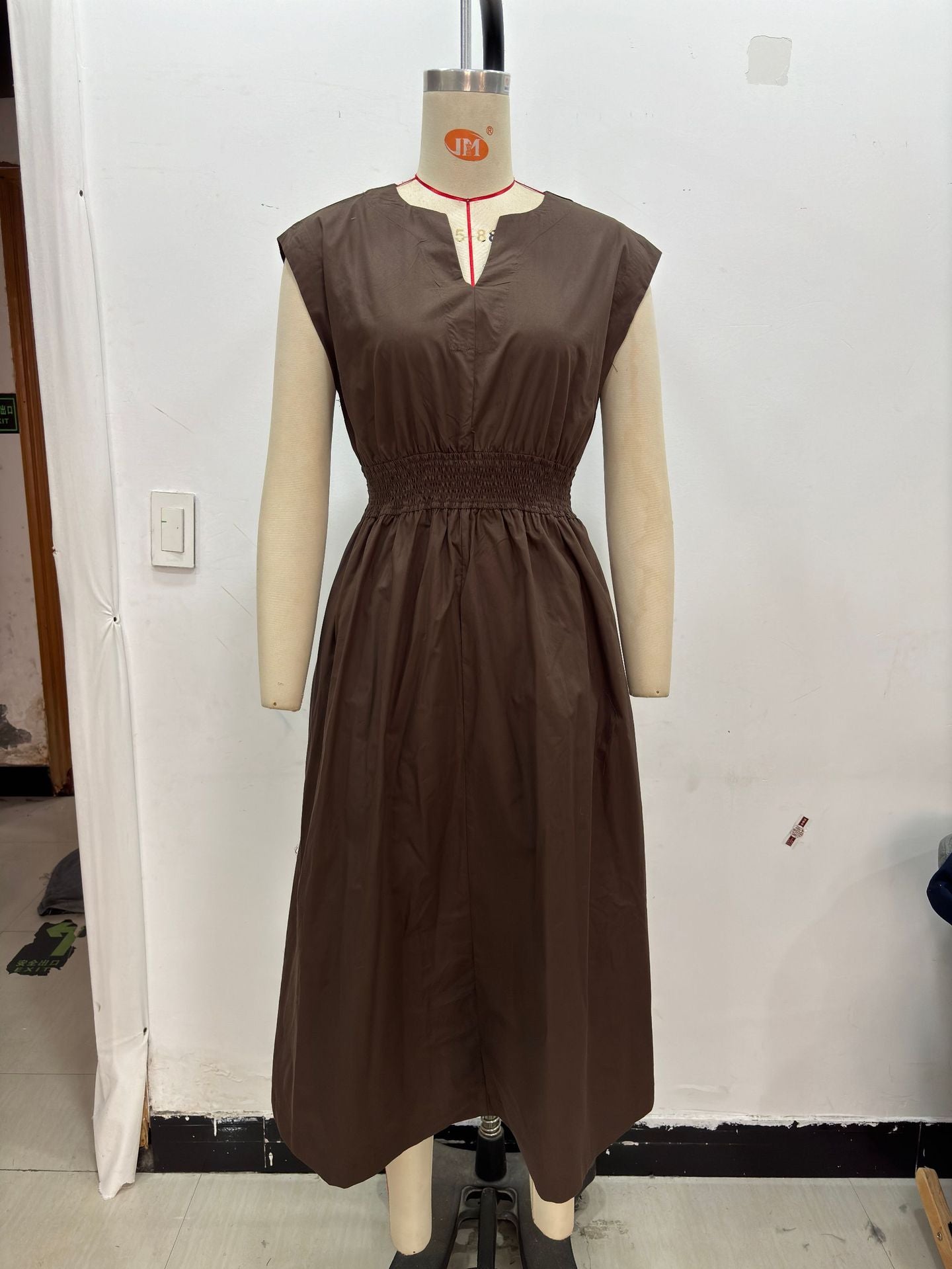 Baumwoll-Maxikleid für Damen mit geraffter Taille und kurzen Ärmeln von berg-feldt