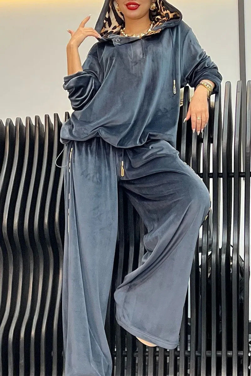 Elegante Damen-Loungewear mit Kapuze im Oversize-Stil von berg-feldt
