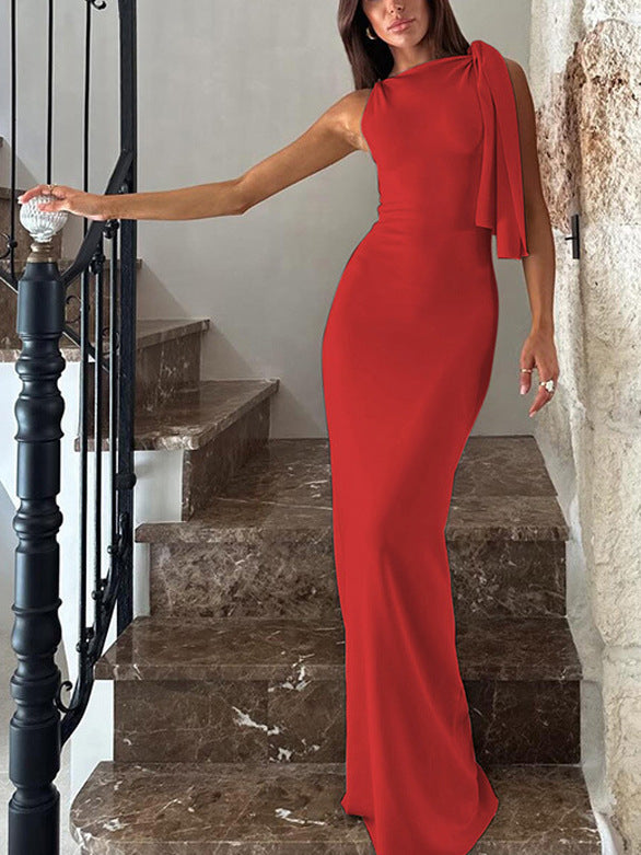 Elegantes, figurbetontes Maxikleid mit schulterfreien Ausschnitt und stilvollem Schlitz von berg-feldt