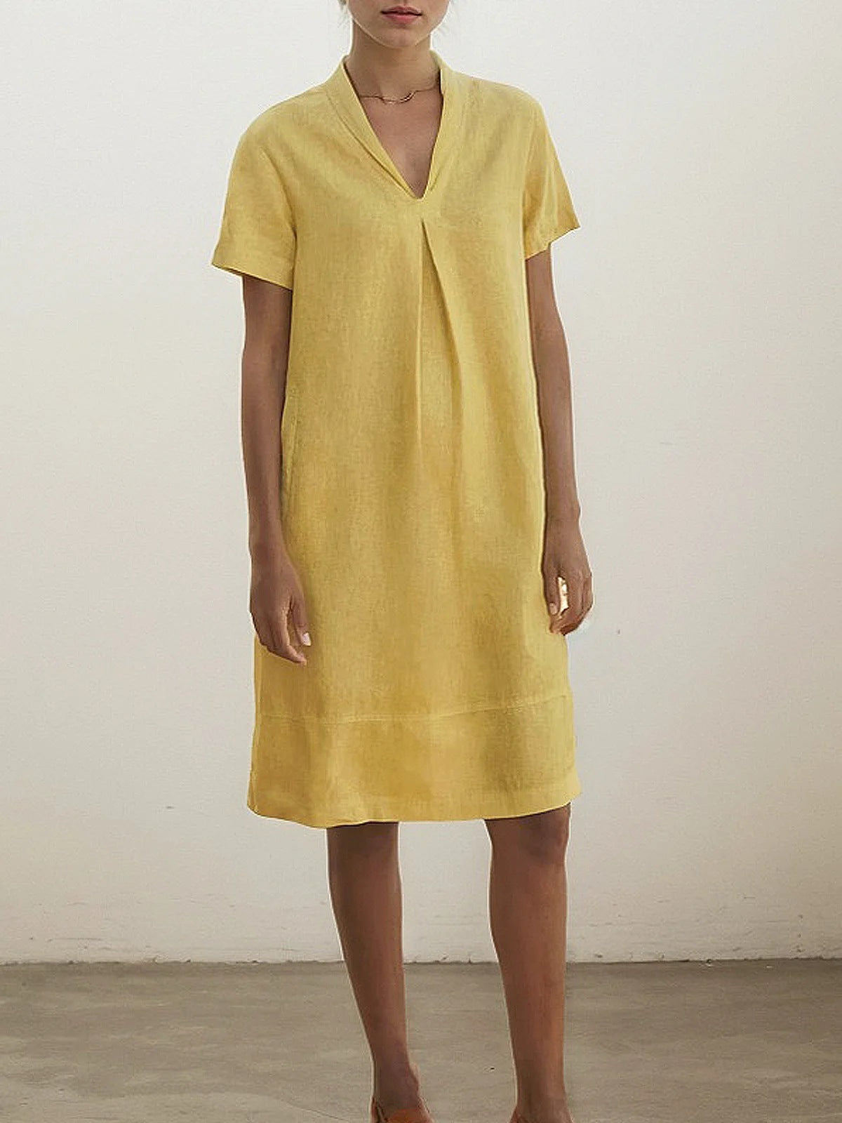Robe droite en lin avec col en V et manches courtes Berg-feldt pour femme