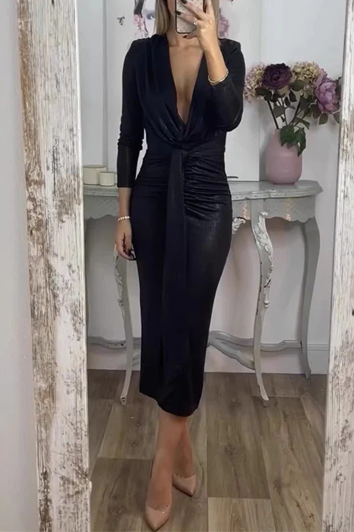 Elegantes Midi-Kleid für Damen mit tiefem V-Ausschnitt und glänzendem Stoff von berg-feldt