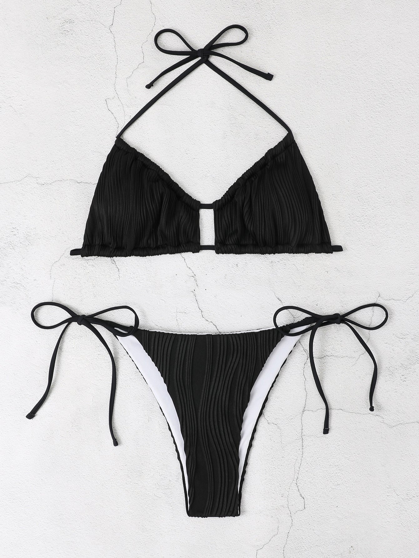 Ensemble de bikini pour femme avec volants élégants et bretelles réglables de berg-feldt