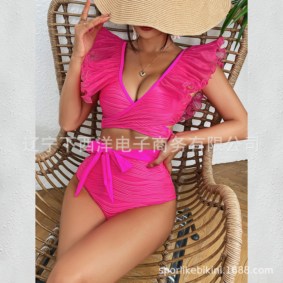 Bikini-Set für Damen mit üppigen Rüschen und modischem Wickellook von berg-feldt