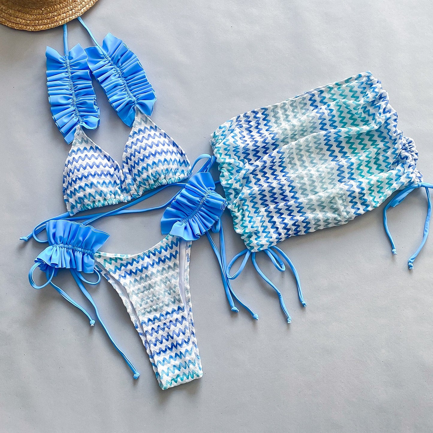 Ensemble de bikini pour femme avec volants opulents et motif ondulé ludique de berg-feldt