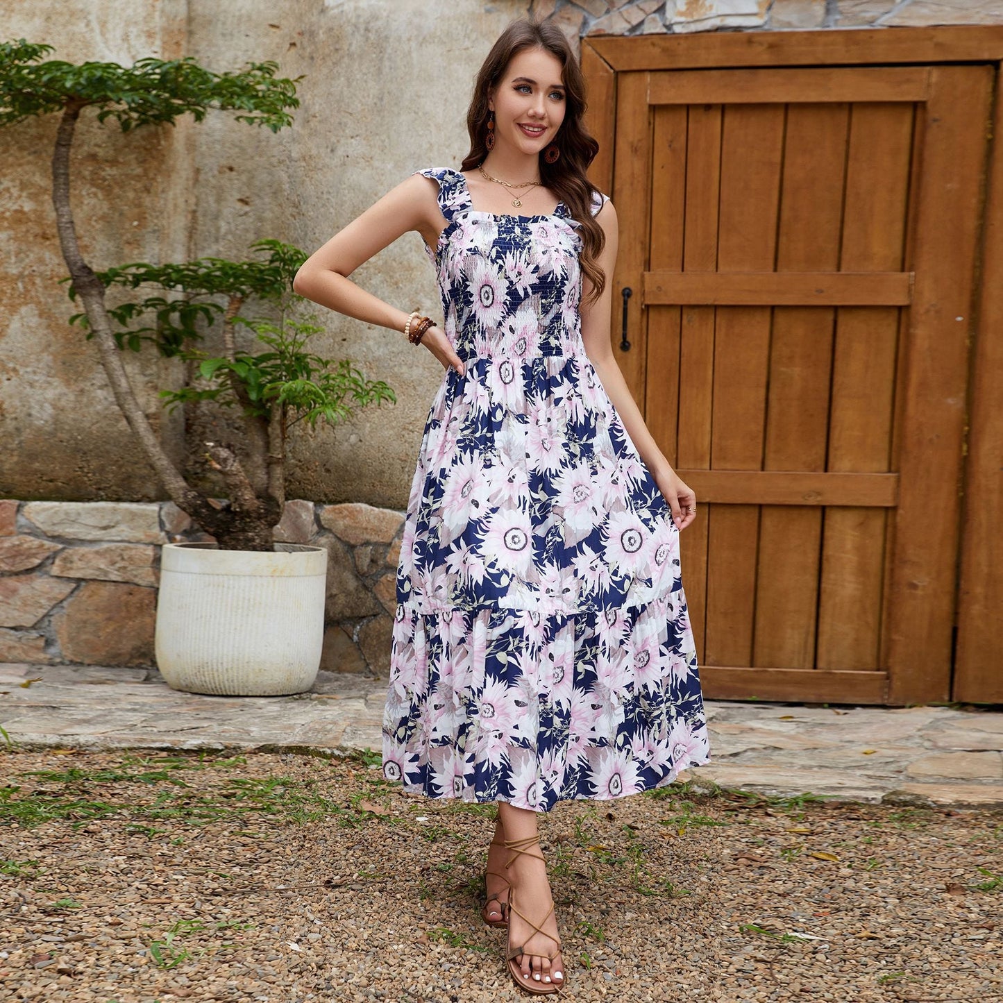 Robe longue berg-feldt avec smocks, imprimé floral et bretelles volantées