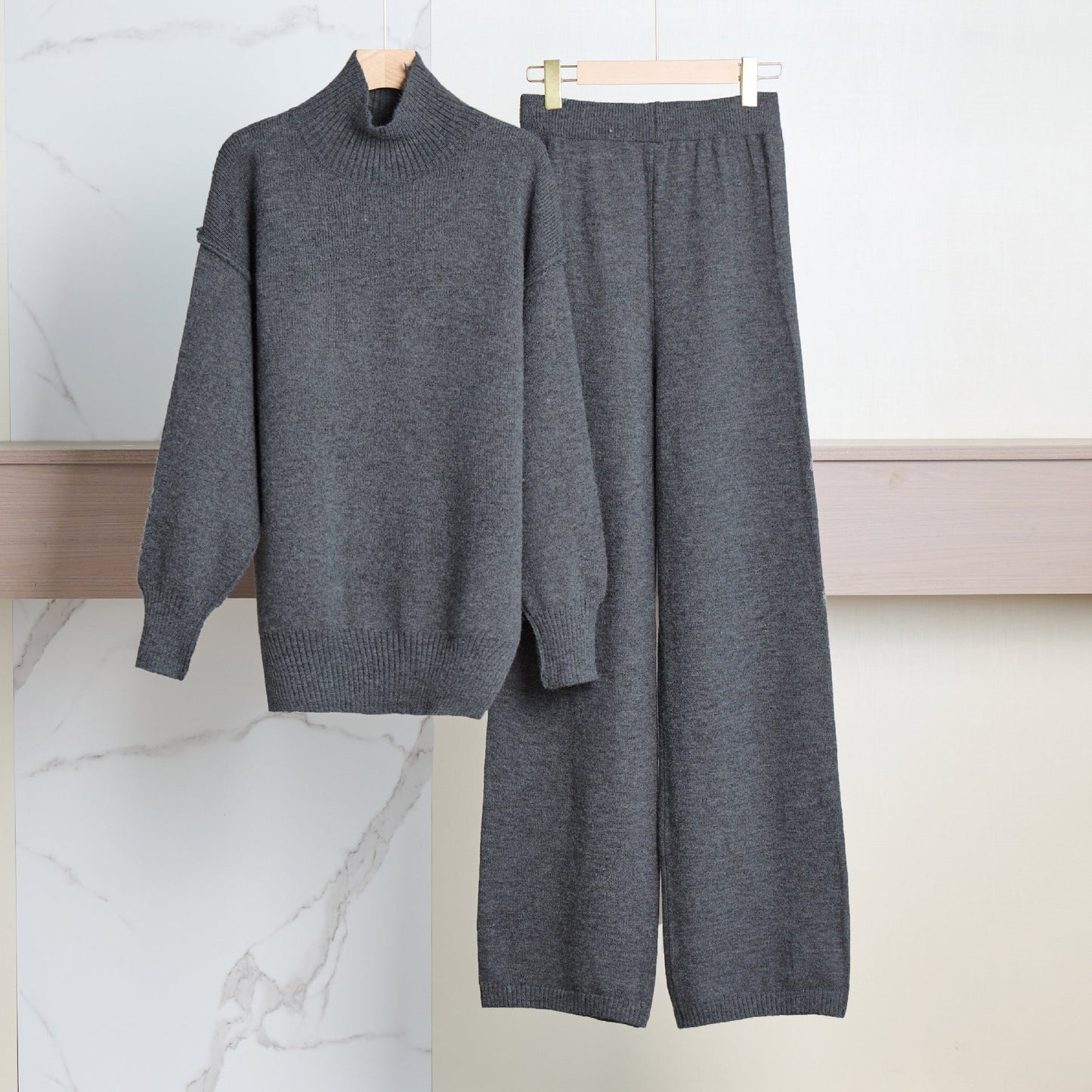 Ensemble douillet en tricot pour femme avec col montant et pantalon large Berg-Feldt