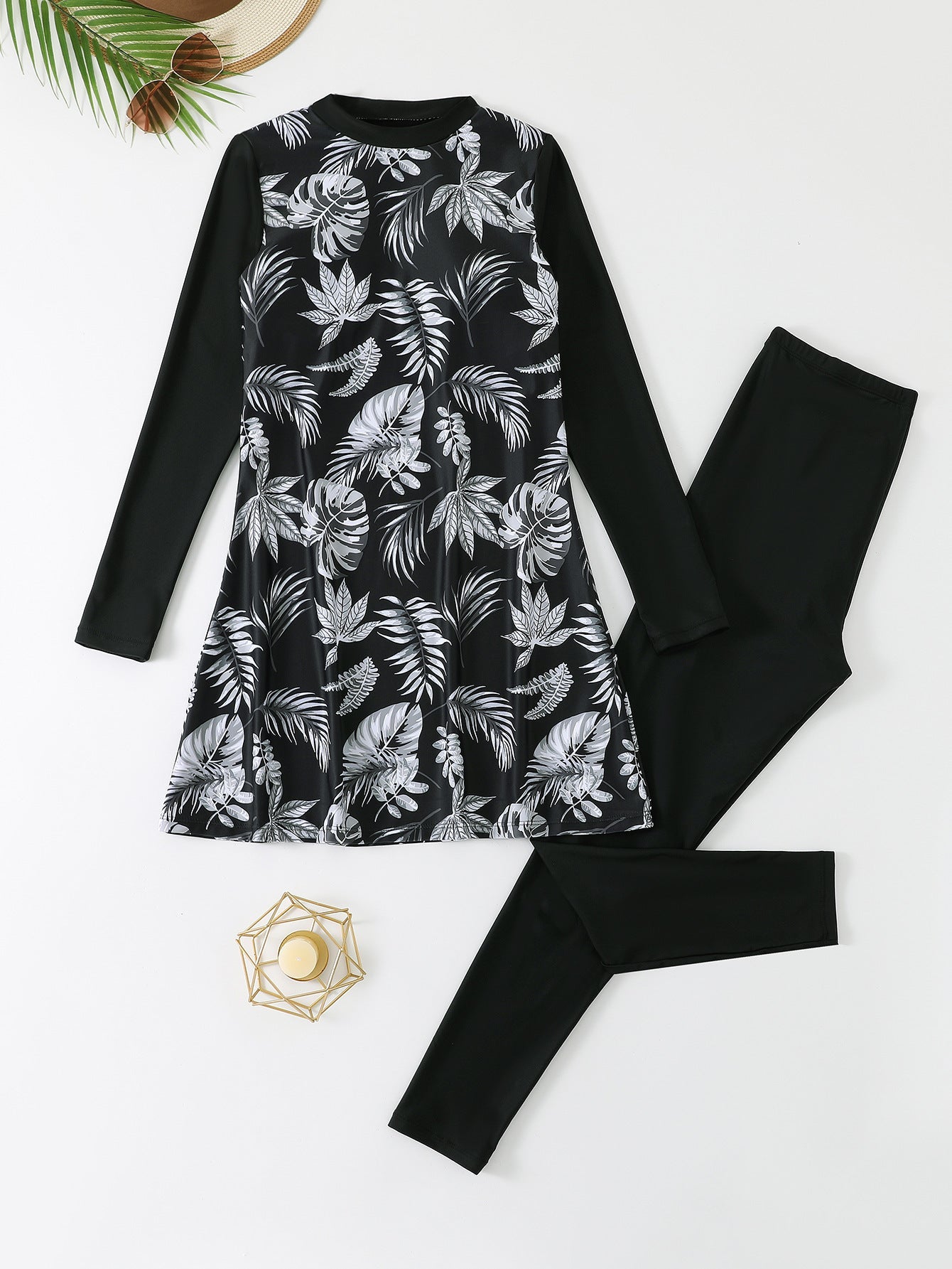 Maillot de bain anti-UV manches longues et jupette élégamment conçu, par berg-feldt.