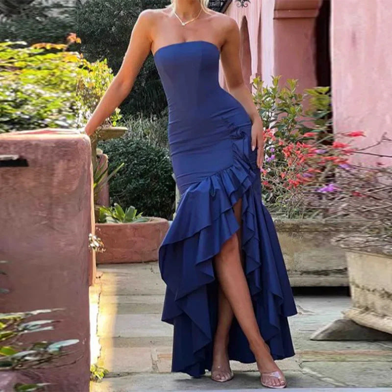 Robe de soirée élégante sans bretelles avec volants et fente, de berg-feldt