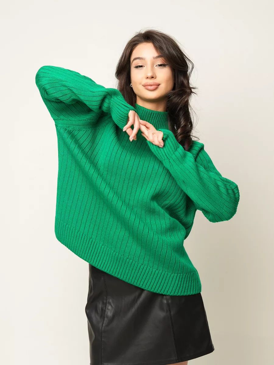Weicher Damen-Strickpullover mit hohem Kragen und zarter Rippstruktur von berg-feldt