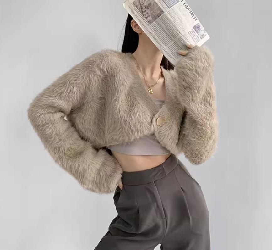 Cardigan court pour femme avec manches volumineuses et boutons Berg-Feldt