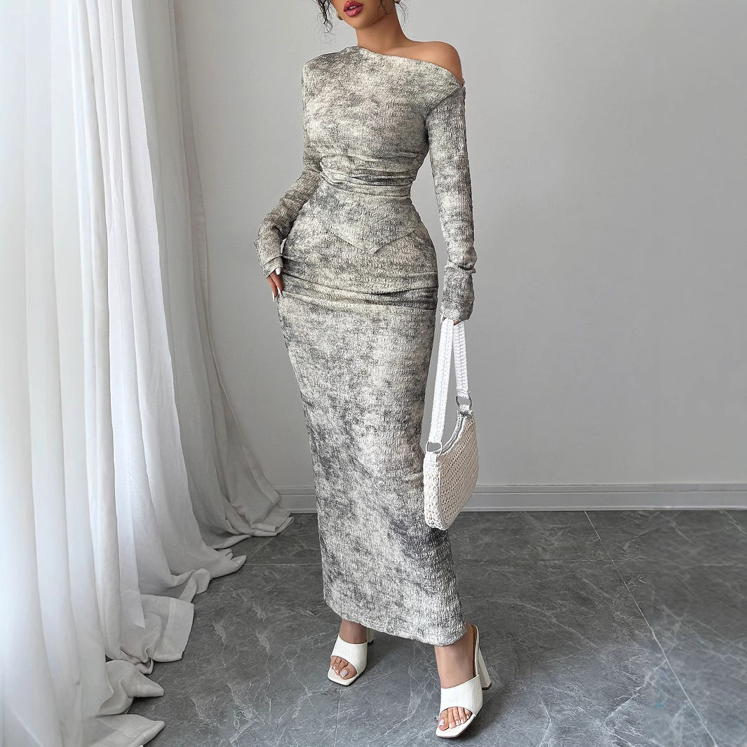 Elegantes Damenkleid mit asymmetrischem Ausschnitt, figurbetonter Schnitt, Langarm (berg-feldt)